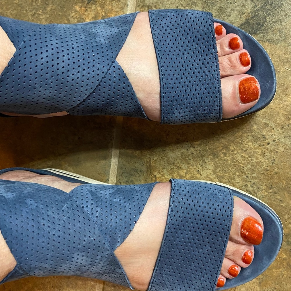 Eileen Fisher Blue sport sandal size 8.5